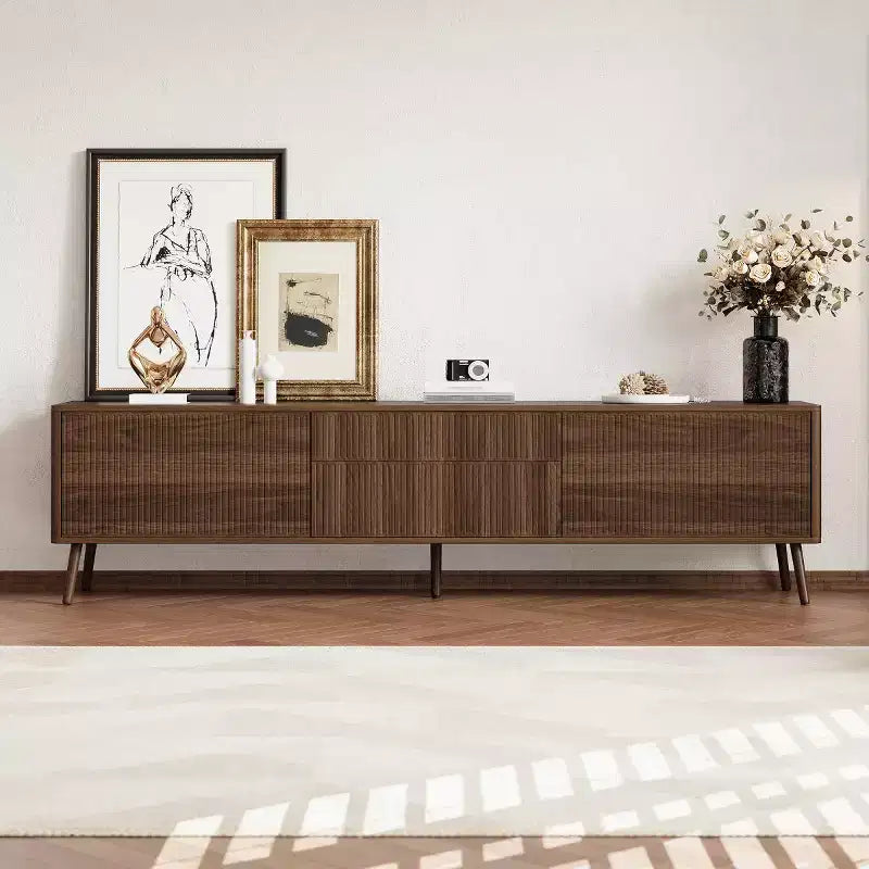 Mobile TV a 2 ante con scanalature bianche per TV fino a 80", consolle multimediale da 70,8" con cassetti e gambe in legno