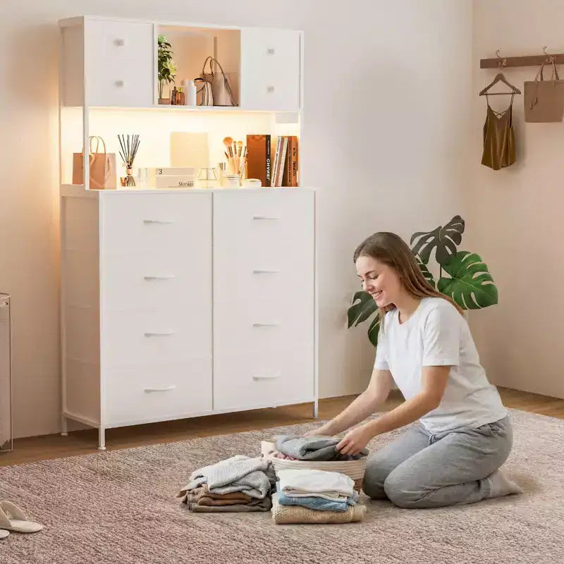 Cassettiera a 12 cassetti in tessuto nero/marrone/grigio/bianco con luce a LED e presa di corrente, ripiani aperti, per 1 persona