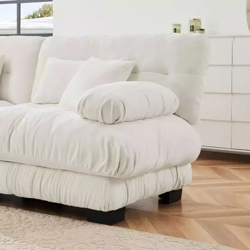 Divano 2 posti in velluto bianco con cuscini lombari e decorativi